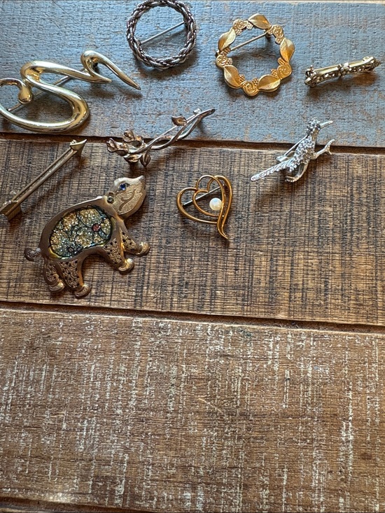 Jewelry - Mixed Vintage Pins and Brooches - Gold & Silver Tones